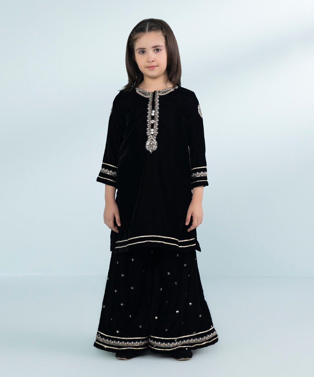 Girls 2 Piece Dyed Embroidered Velvet Suit in Black 