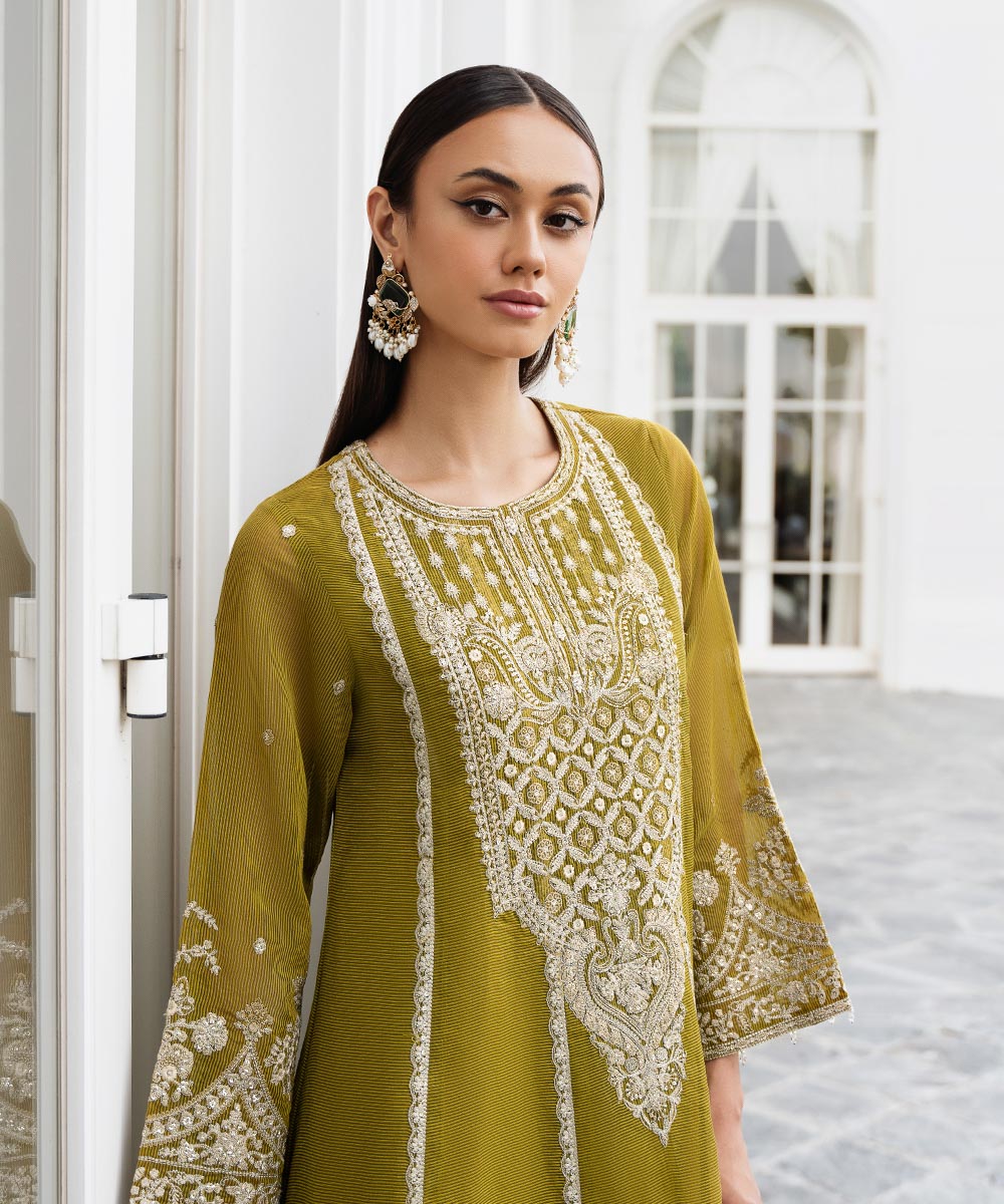 Women's Pret Blended Textured Karandi Green Embroidered Three Piece Suit