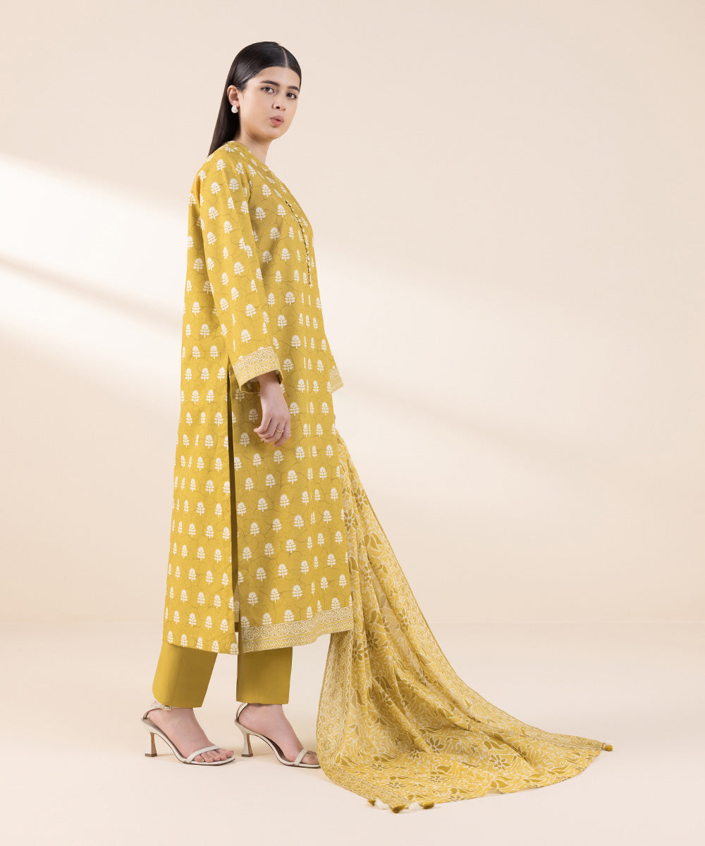 Women's Lawn Printed Yellow Unstitched 3 Piece Suit