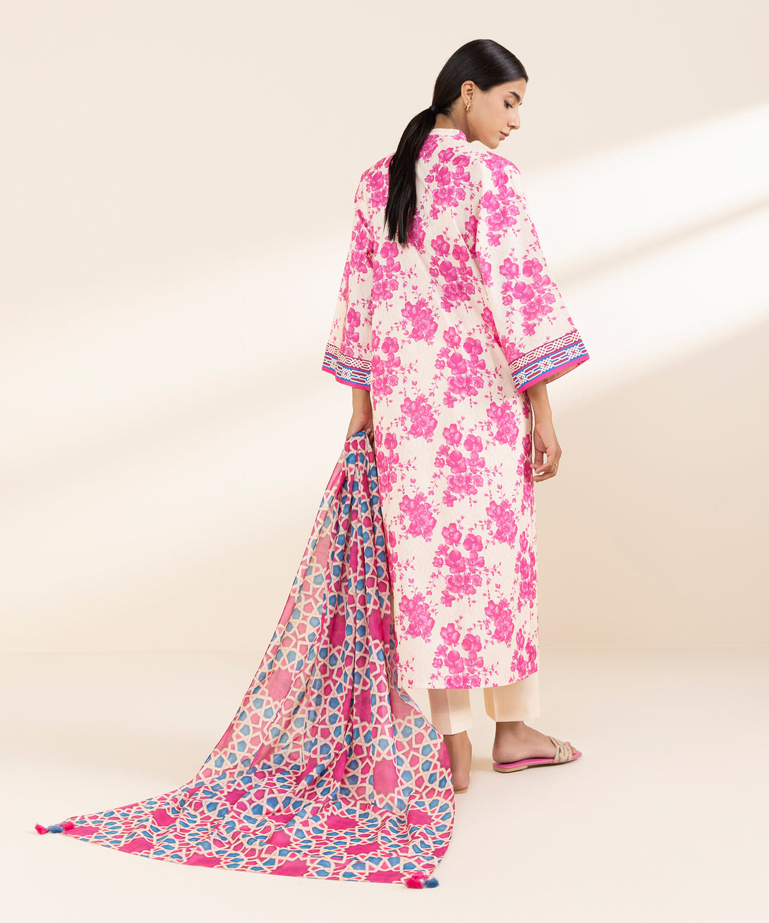 Women's Unstitched Lawn Printed Pink 3 Piece Suit
