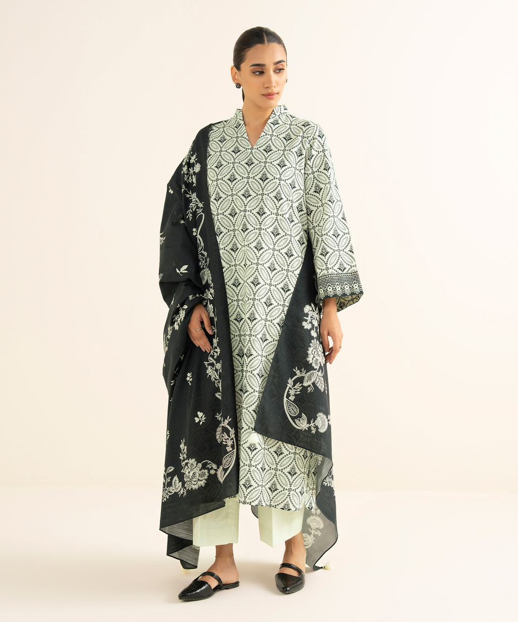 3 Piece - Printed Light Khaddar Suit