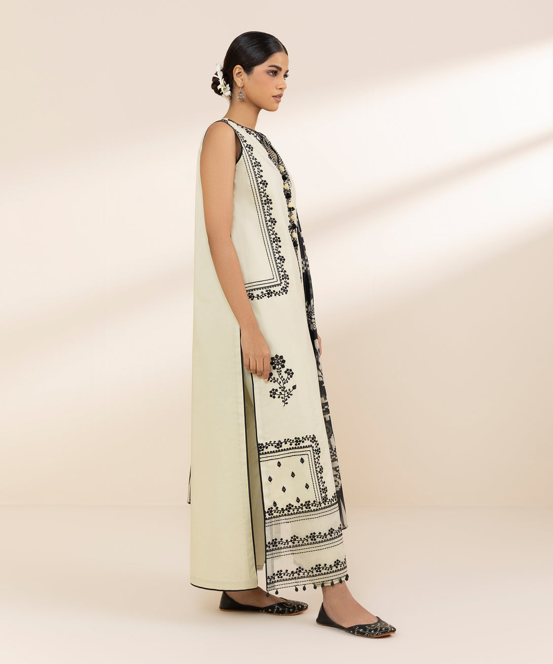 Women's Unstitched Lawn Embroidered Off White 3 Piece Suit