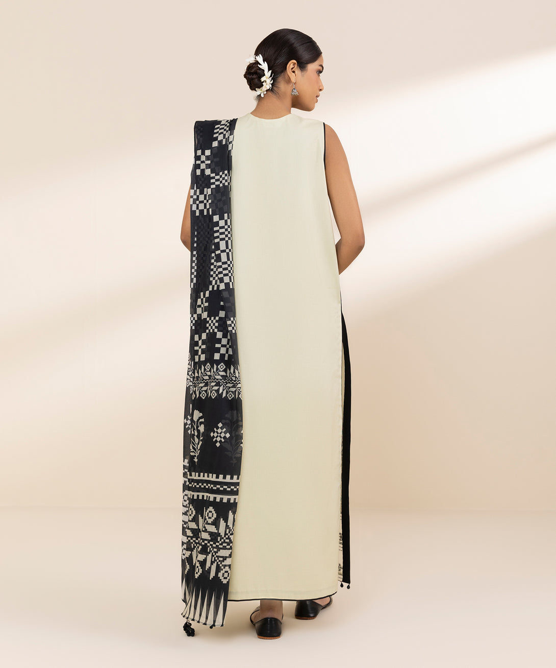 Women's Unstitched Lawn Embroidered Off White 3 Piece Suit