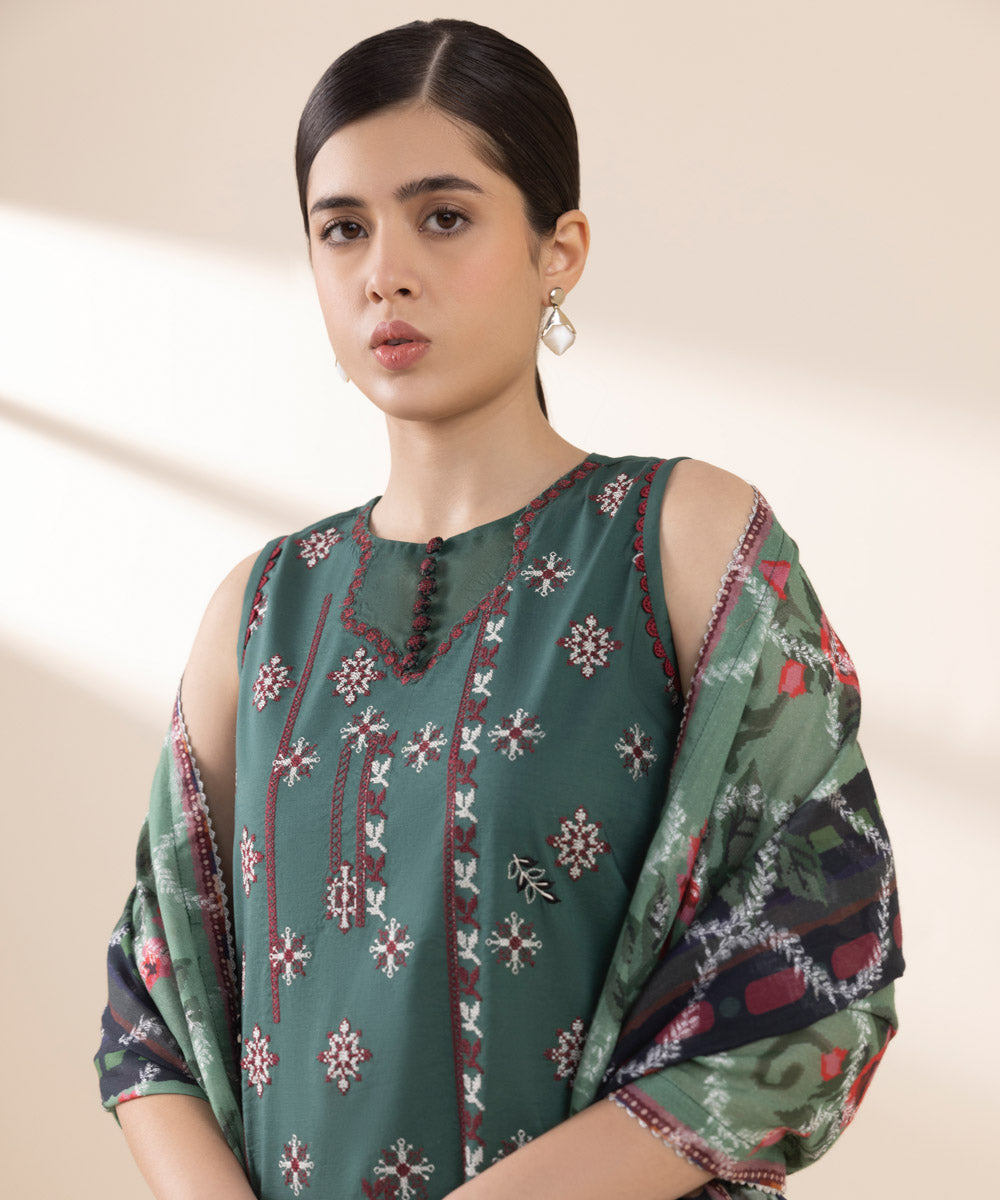 Unstitched Women's Green Lawn Embroidered 3 Piece Suit 