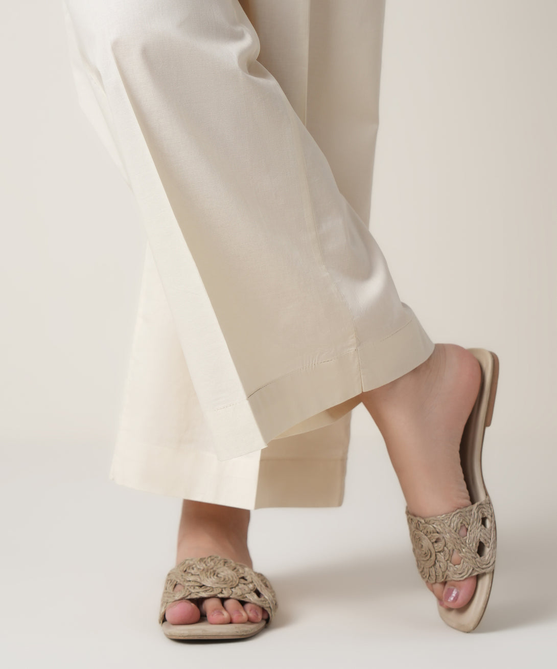 Women's RTW Cambric Off White Solid Trousers