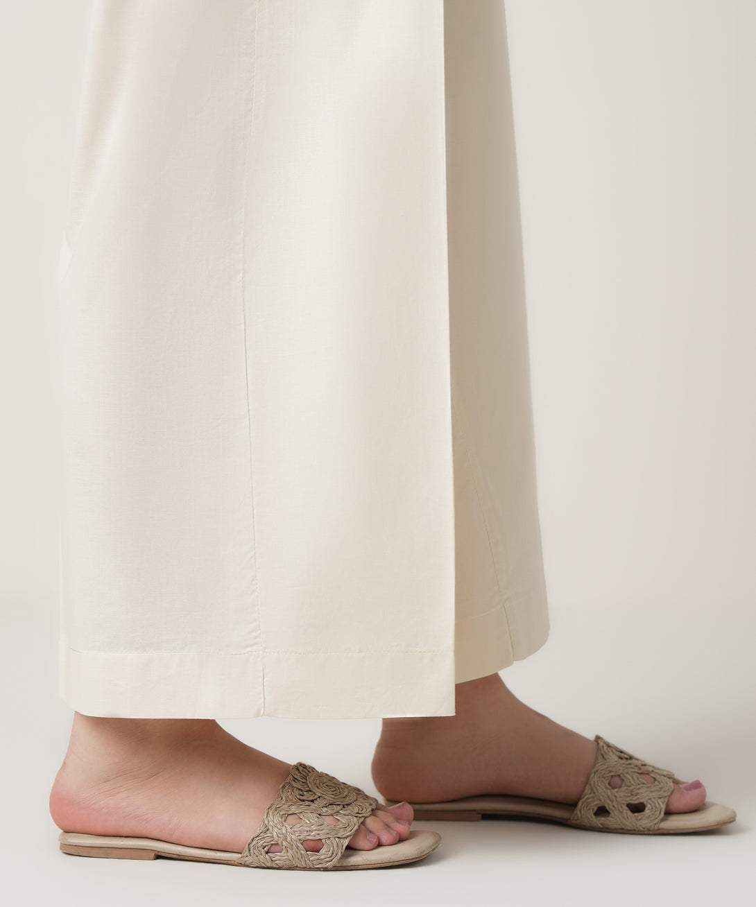 Women's RTW Cambric Off White Solid Trousers