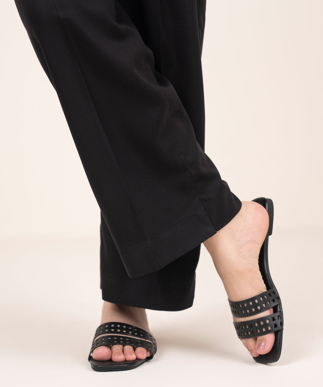Women's RTW Dobby Black Solid Culottes
