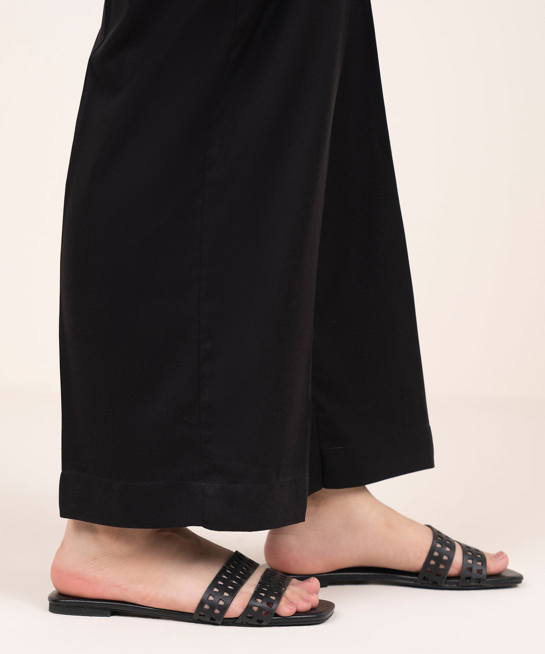 Women's RTW Dobby Black Solid Culottes