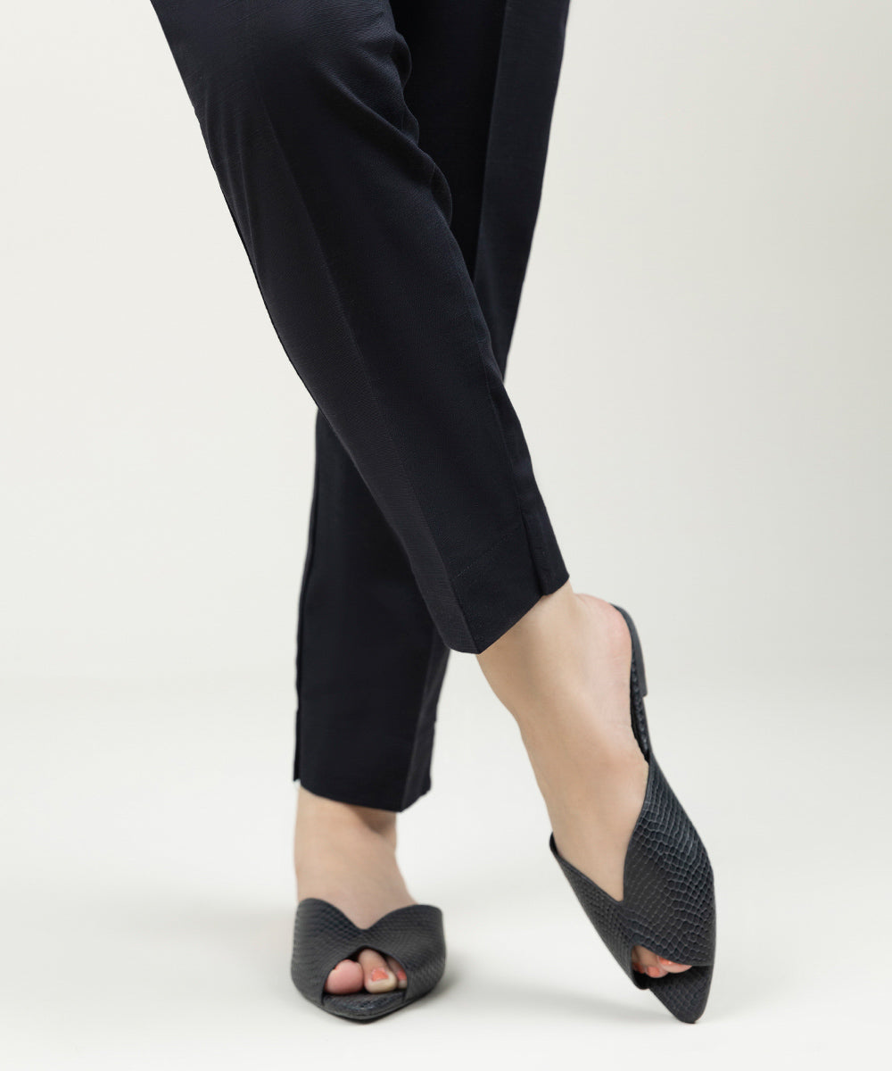 Women's Pret Linen Solid Black Cigarette Pants