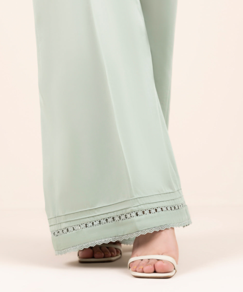 Women's Pret Cross Hatch Green Solid Flared Pants