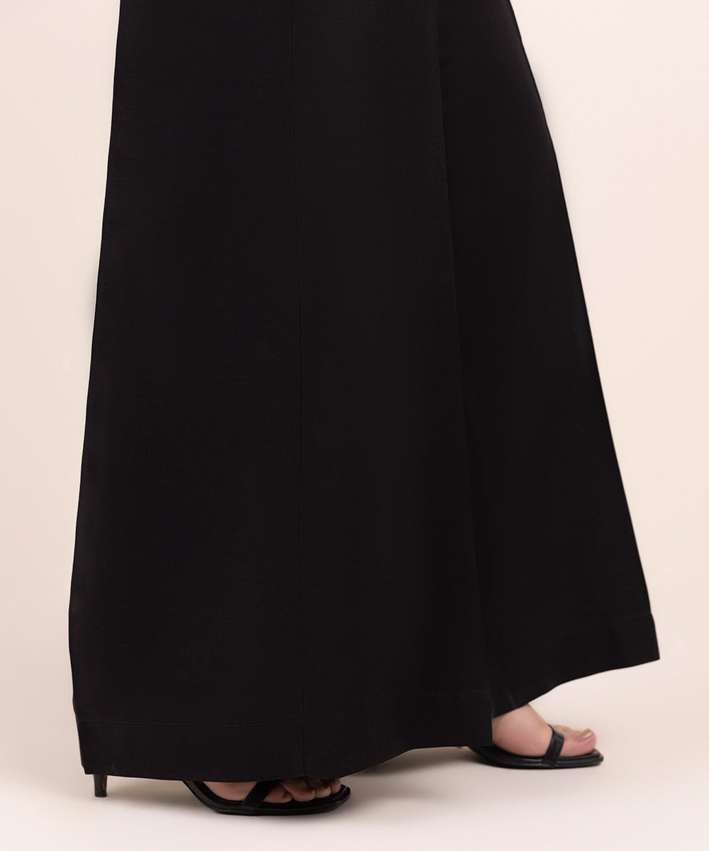 Women's Pret Cross Hatch Black Solid Culottes