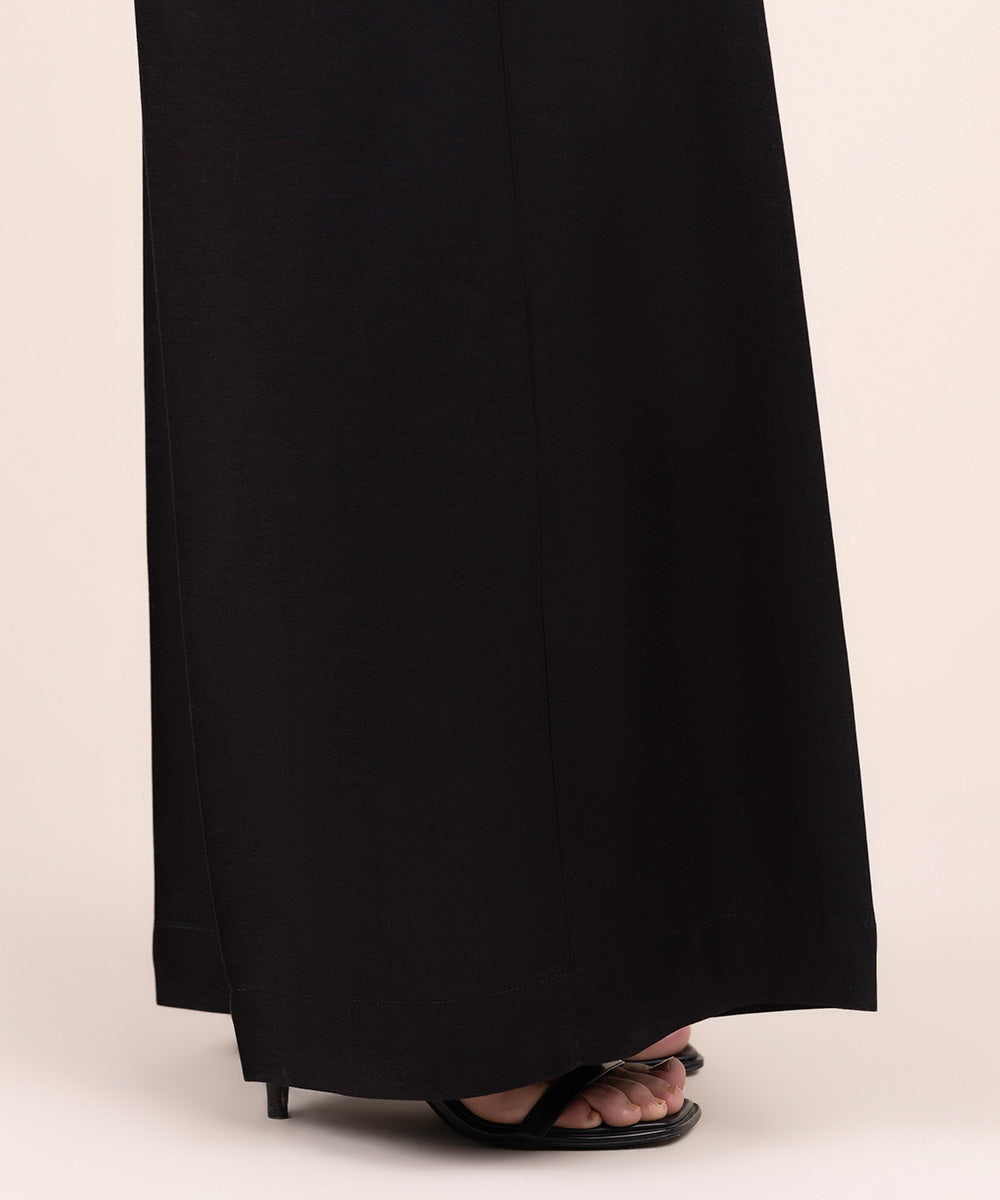 Women's Pret Cross Hatch Black Solid Culottes