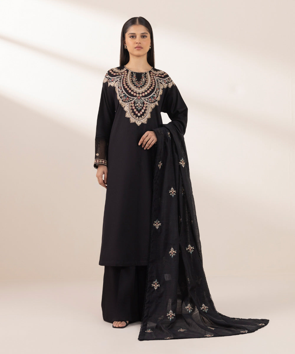 Manar Black Embroidered Dupatta