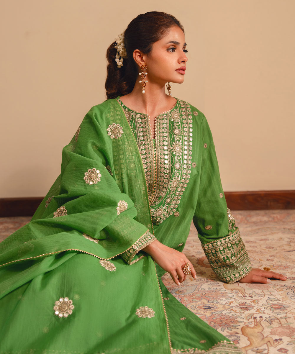 Blended Textured Karandi Green Embroidered Dupatta