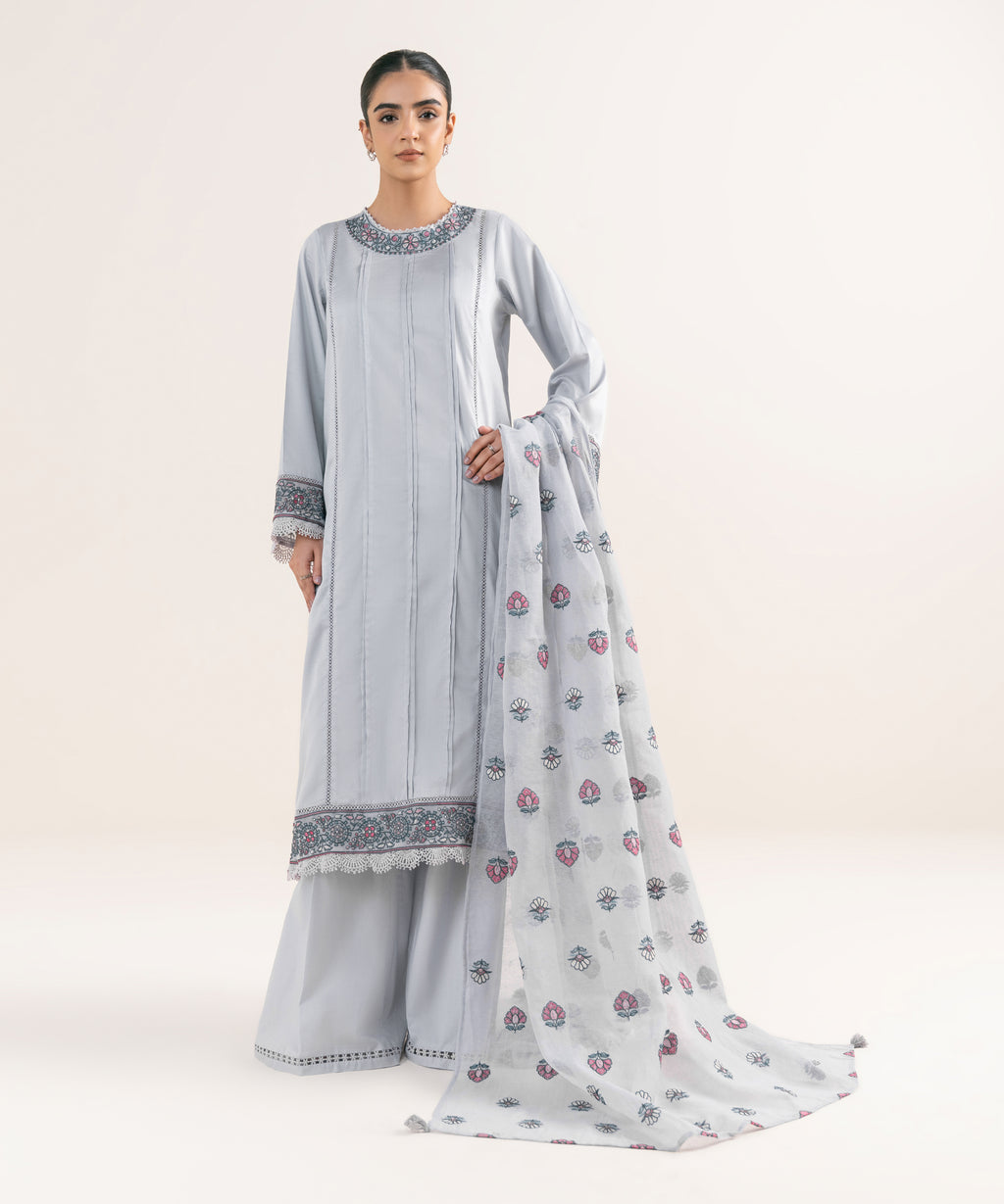 Embroidered Karandi Dupatta