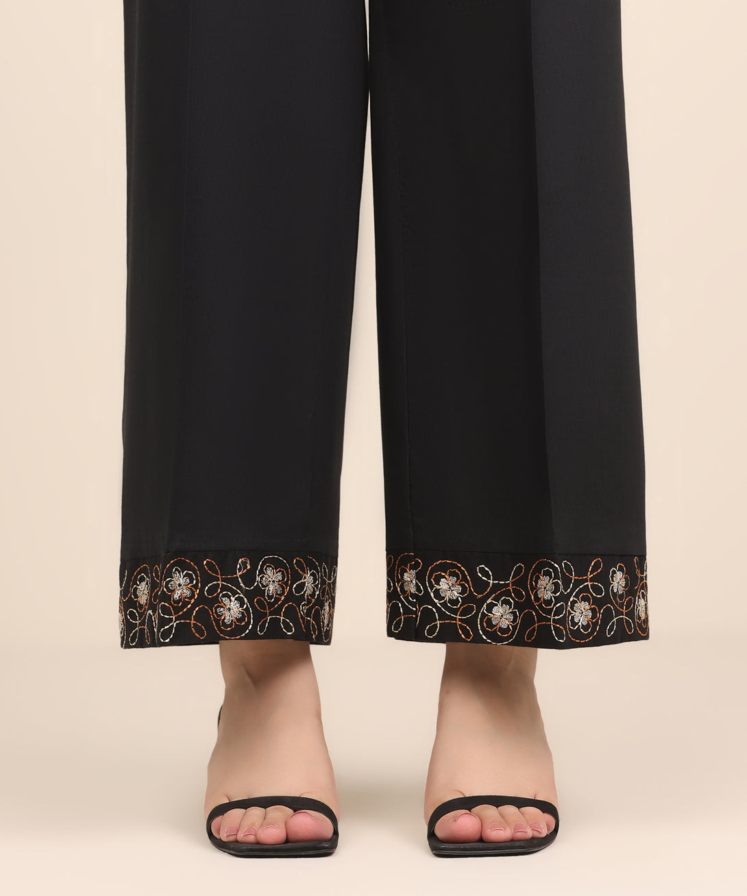 Women's RTW Textured Cotton Black Embroidered Culottes