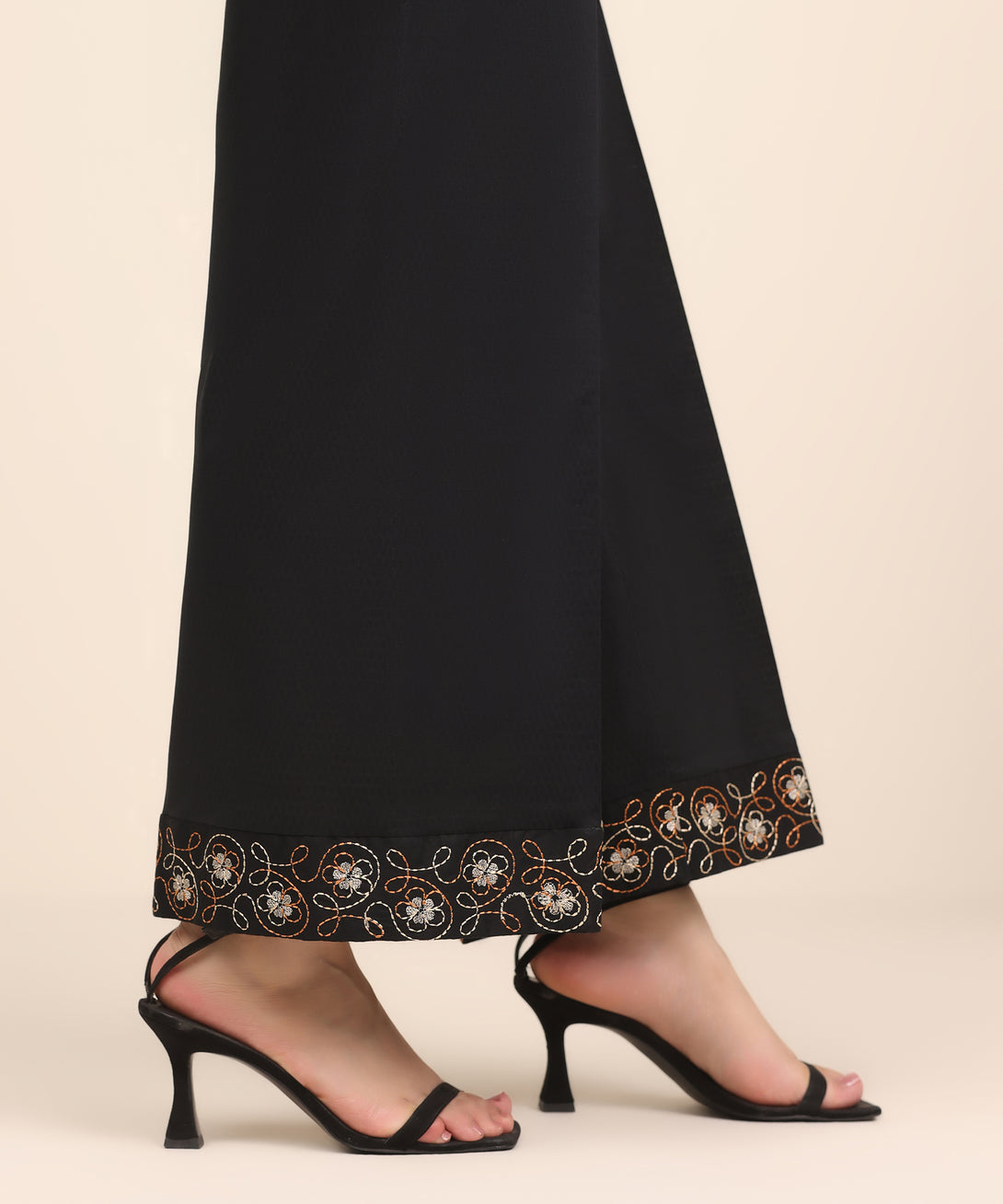 Women's RTW Textured Cotton Black Embroidered Culottes