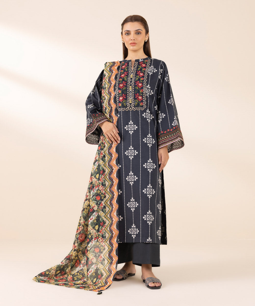 3 Piece - Embroidered Lawn Suit