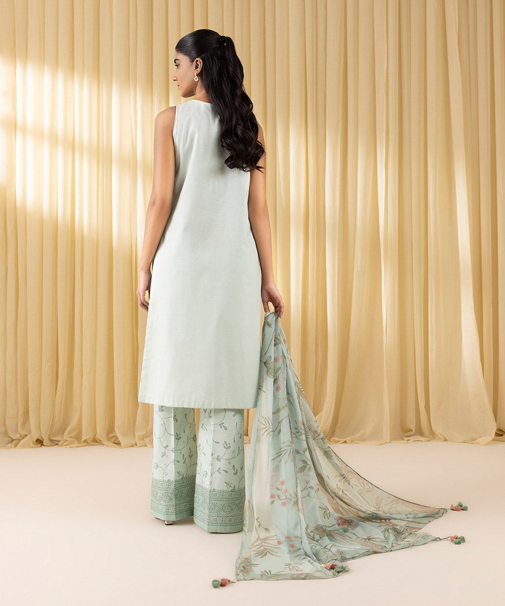 Unstitched Women's Green Lawn Embroidered 3 Piece Suit 