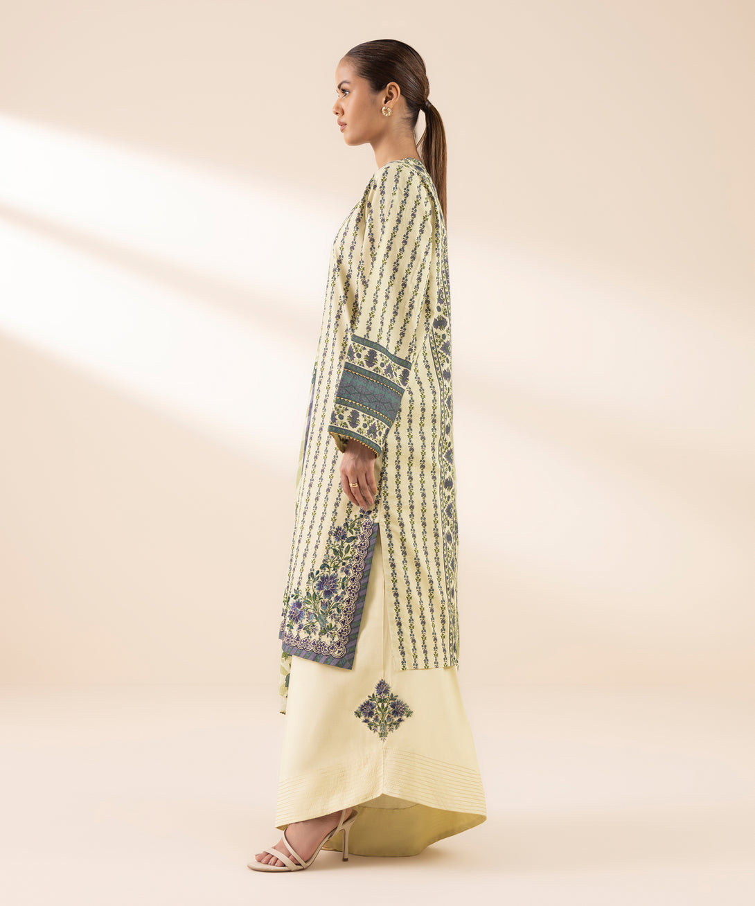 Women's Unstitched Zari Lawn Embroidered Multi 3 Piece Suit
