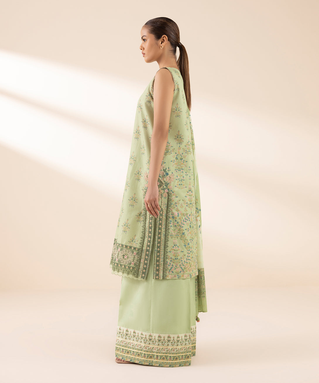 Women's Unstitched Zari Lawn Embroidered Green 3 Piece Suit