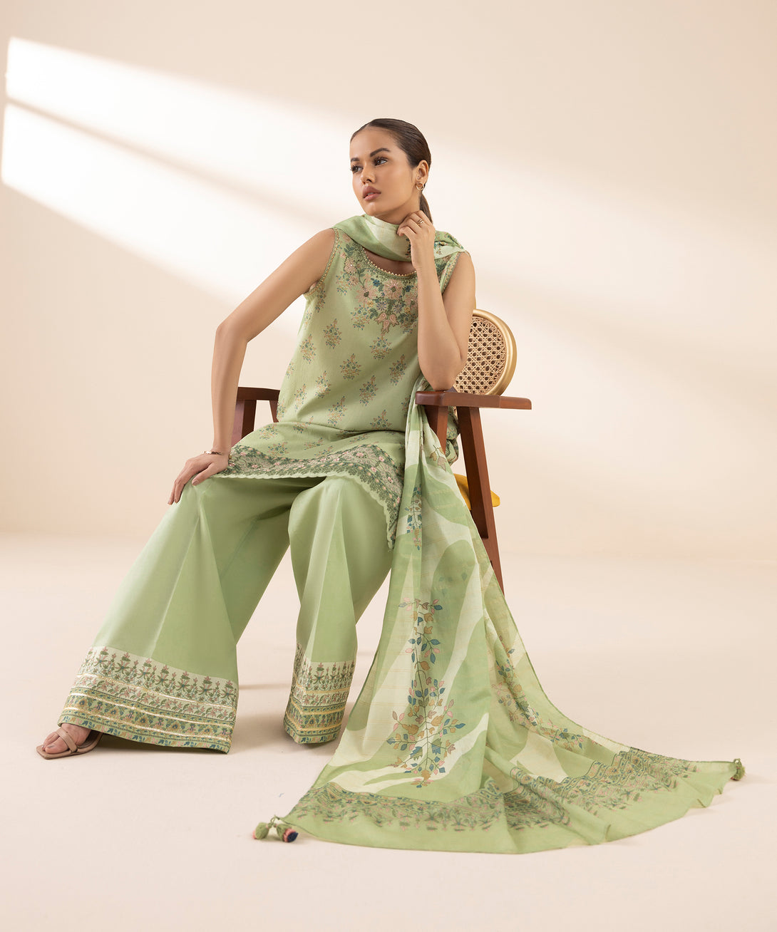 Women's Unstitched Zari Lawn Embroidered Green 3 Piece Suit