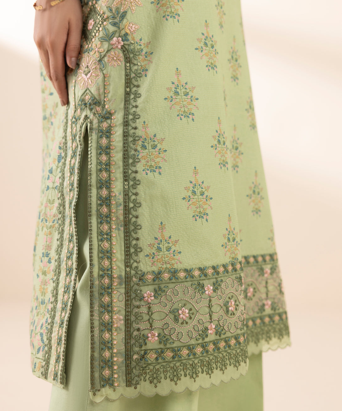 Women's Unstitched Zari Lawn Embroidered Green 3 Piece Suit