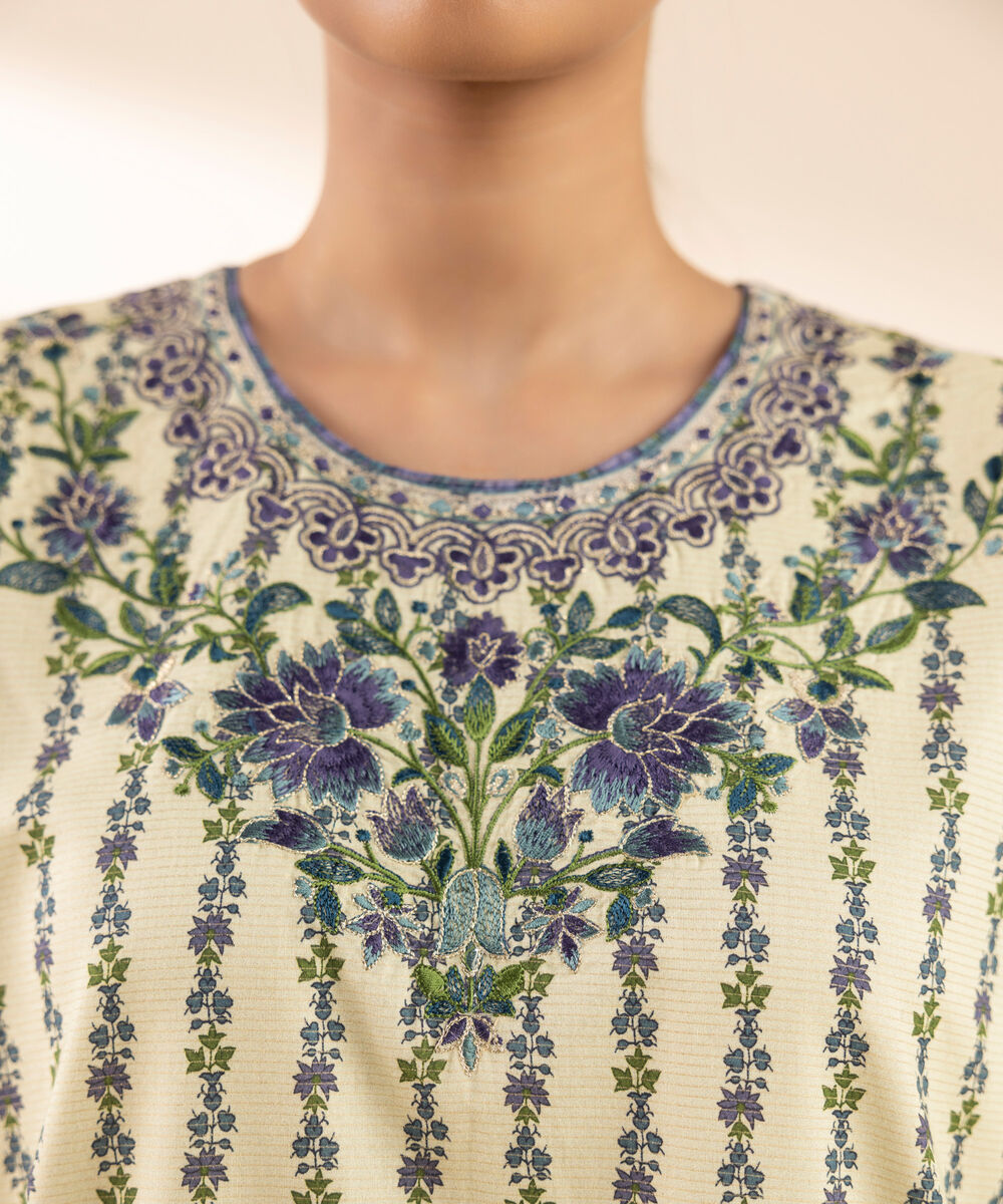 U3PESG25V533 Unstitched 3 PC U3PESG25V533