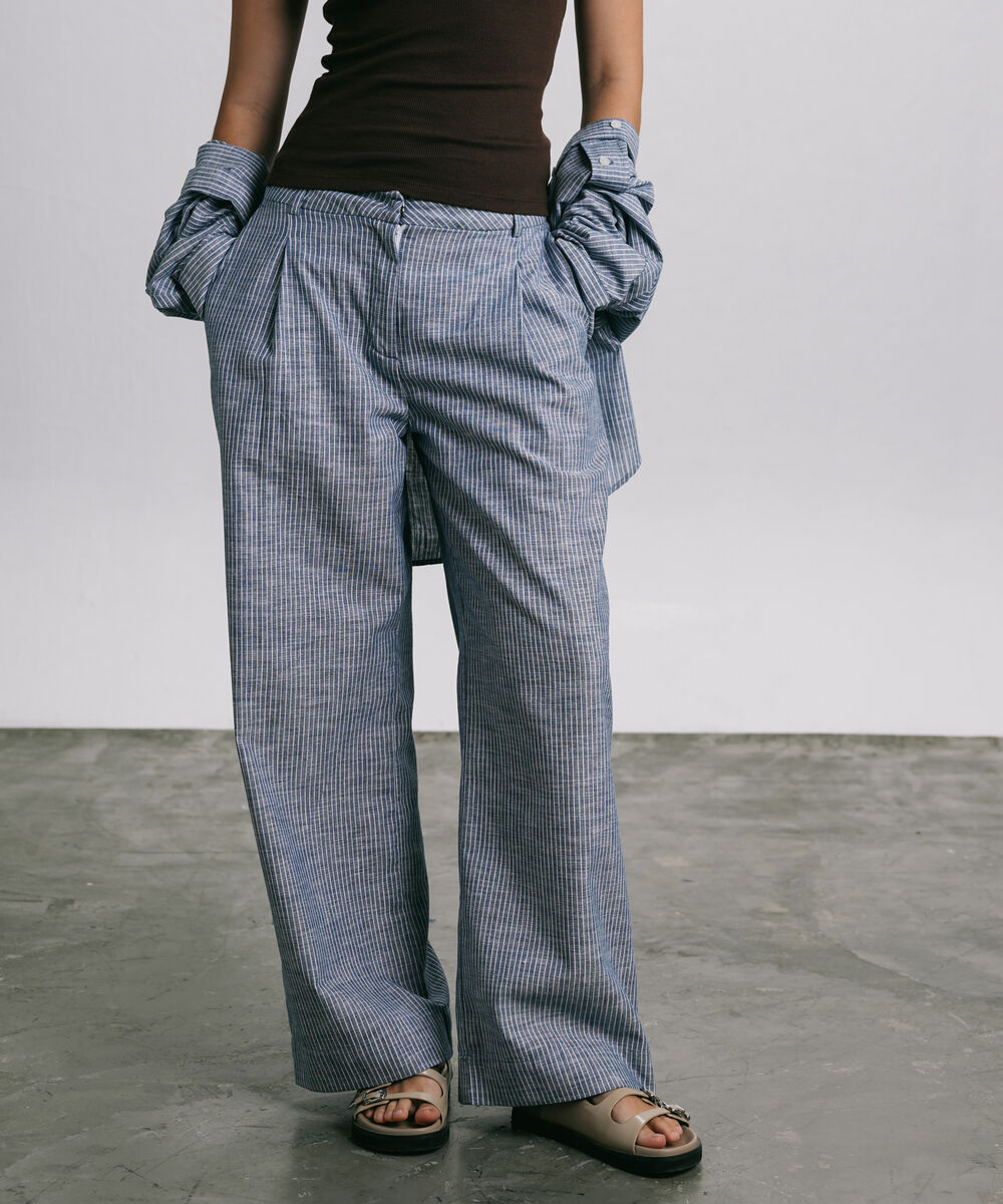 Women's Western Wear Blue Straight Fit Pleated Trouser