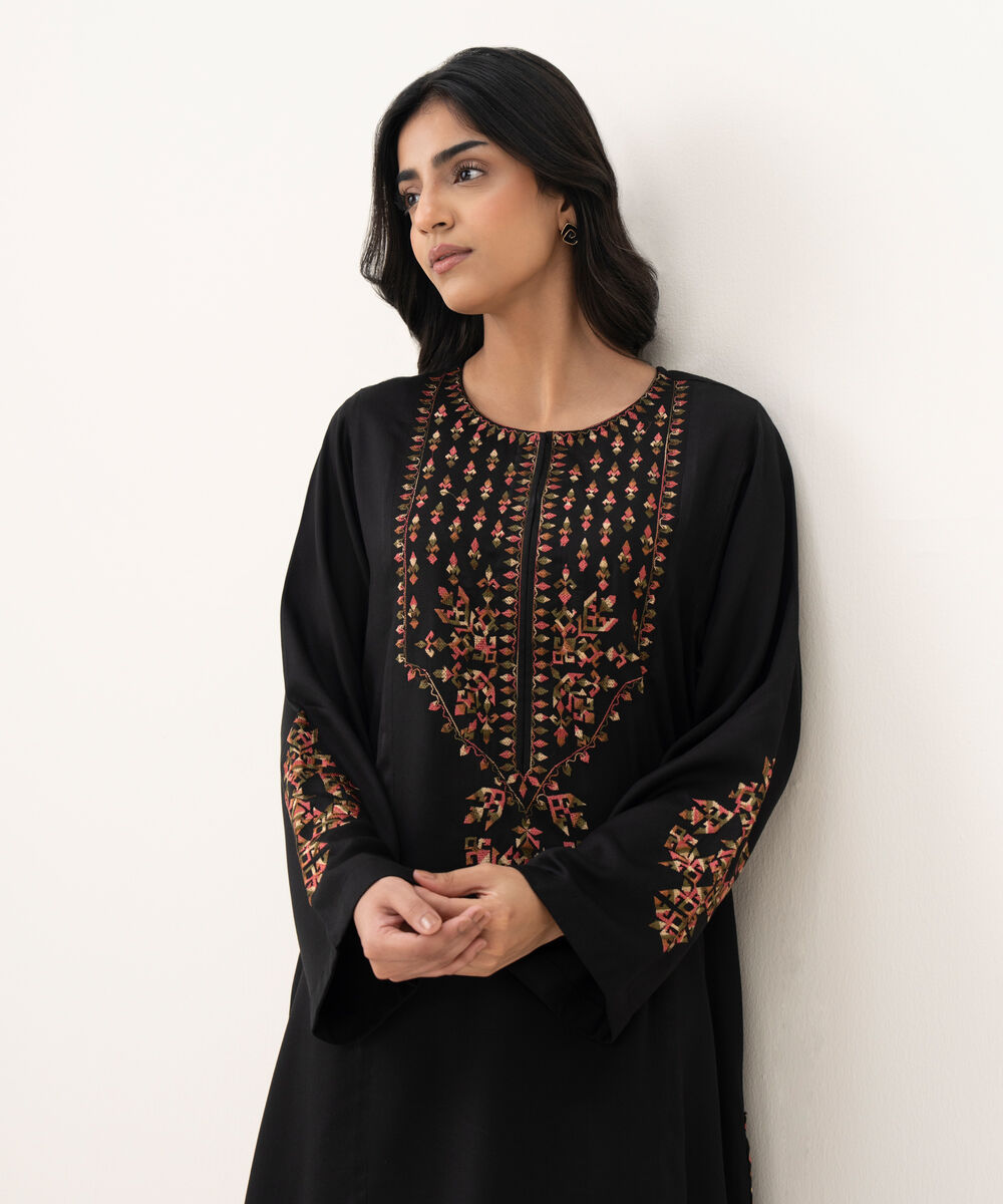 Women's RTW Bedford Embroidered Straight Black Shirt