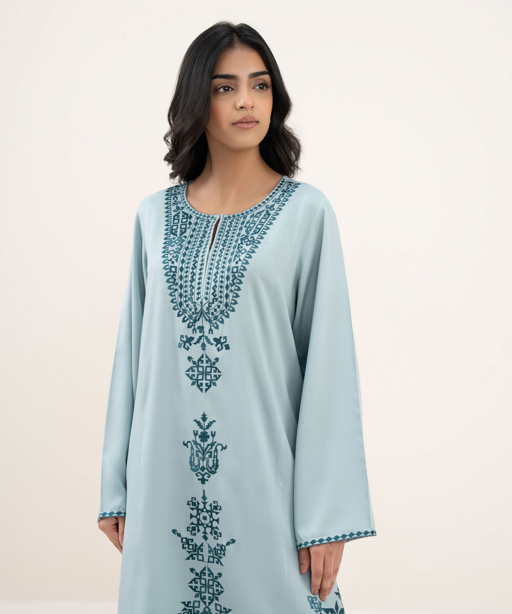 Women's RTW Bedford Embroidered Straight Blue Shirt