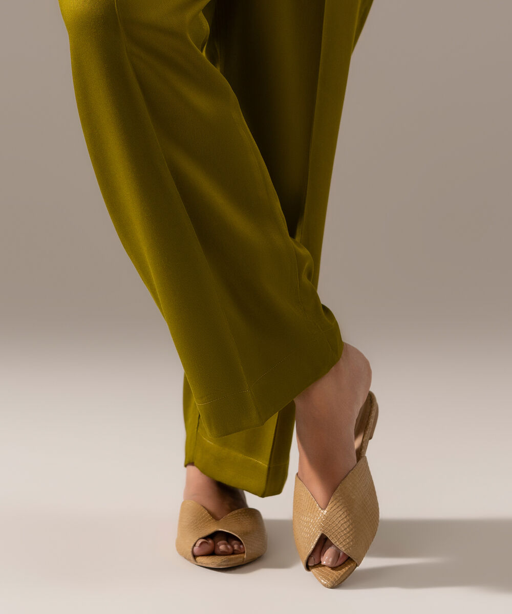 Women's RTW Bedford Solid Green Straight Pants