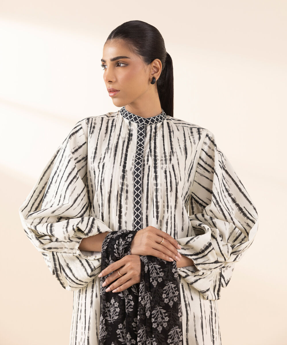 Women's Unstitched Lawn Printed Off White 3 Piece Suit