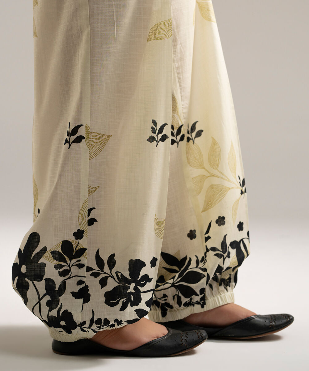 Women's RTW Cross Hatch Printed Off White Balloon Pants
