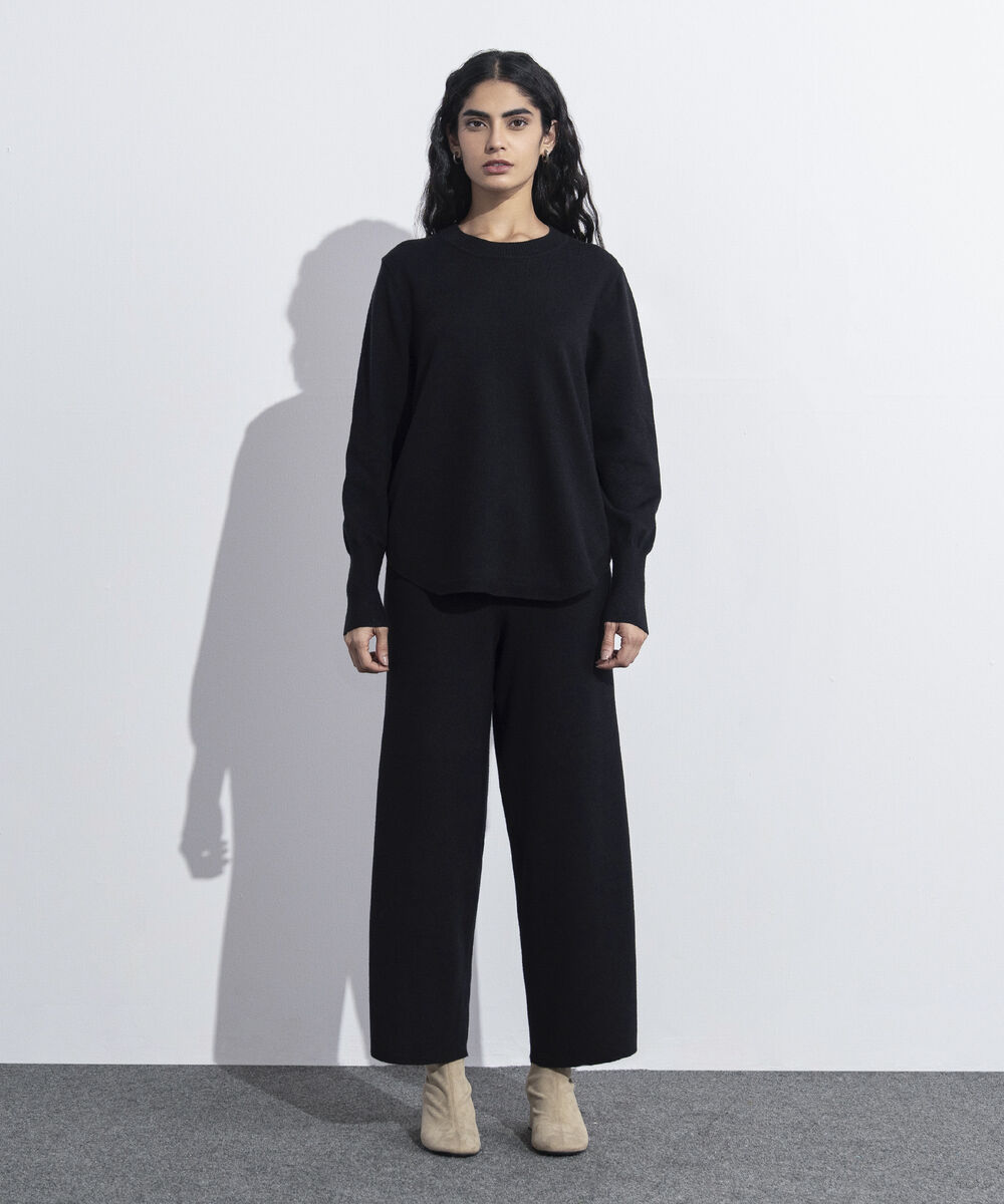 Women's Western Wear Black Knit Sweater With Round Hem