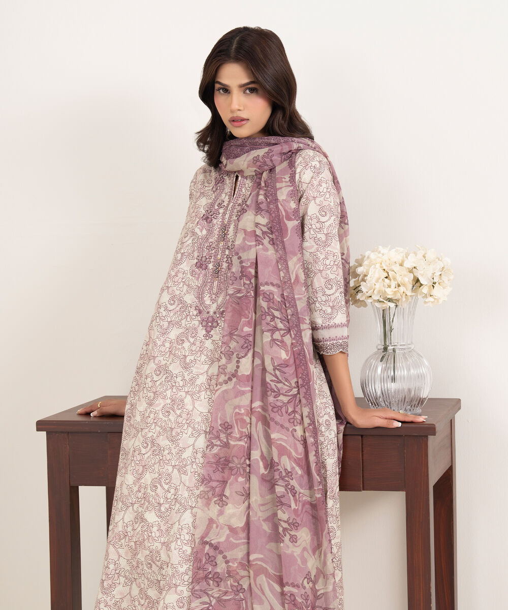 Women's Unstitched Lawn Pink Embroidered 3 Piece Suit