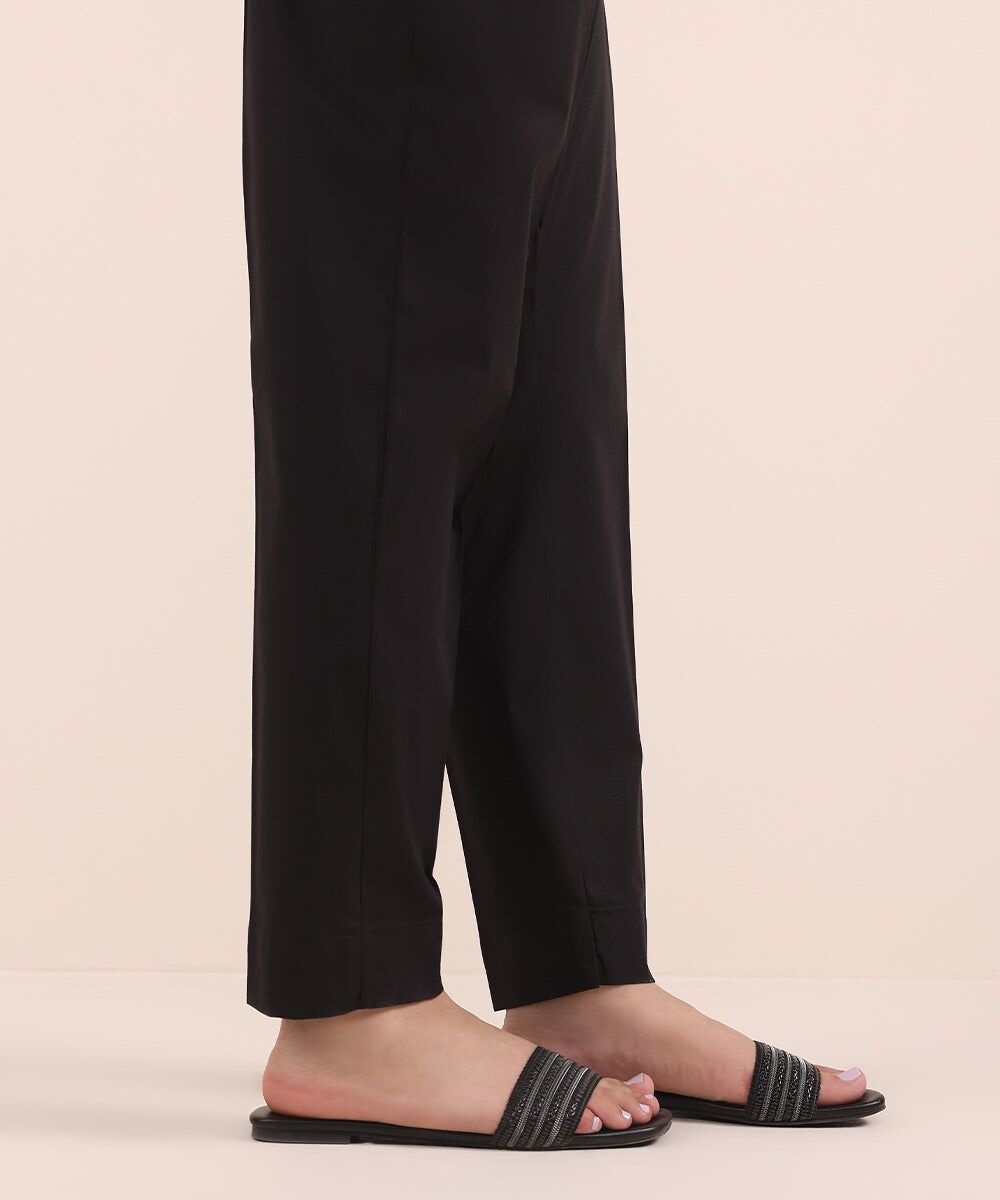 Woman - Black Solid Cambric Straight Pants