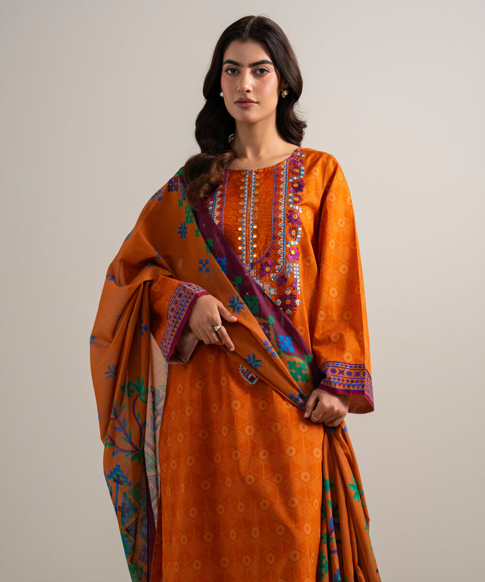 Women's Unstitched Lawn Embroidered Green 3 Piece Suit