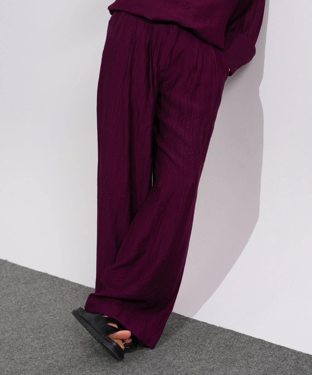 Women's Magenta Textured Pleated Trouser