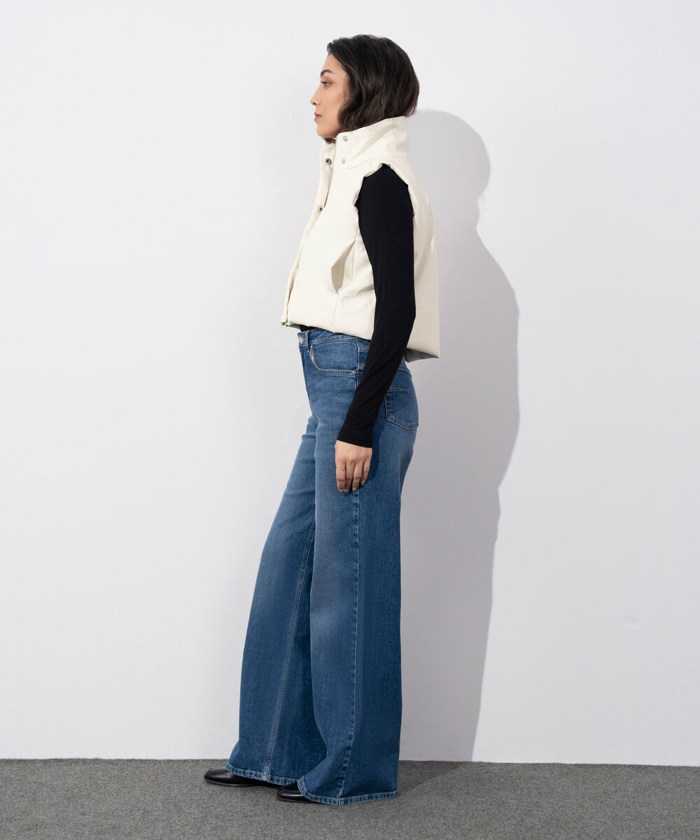 Women's Western Wear Off White Sleeveless Quilted Puffer