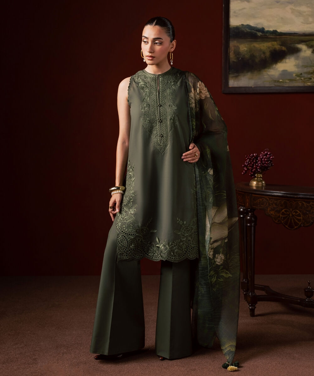 Women's Unstitched Slub Lawn Embroidered Green 3 Piece Suit