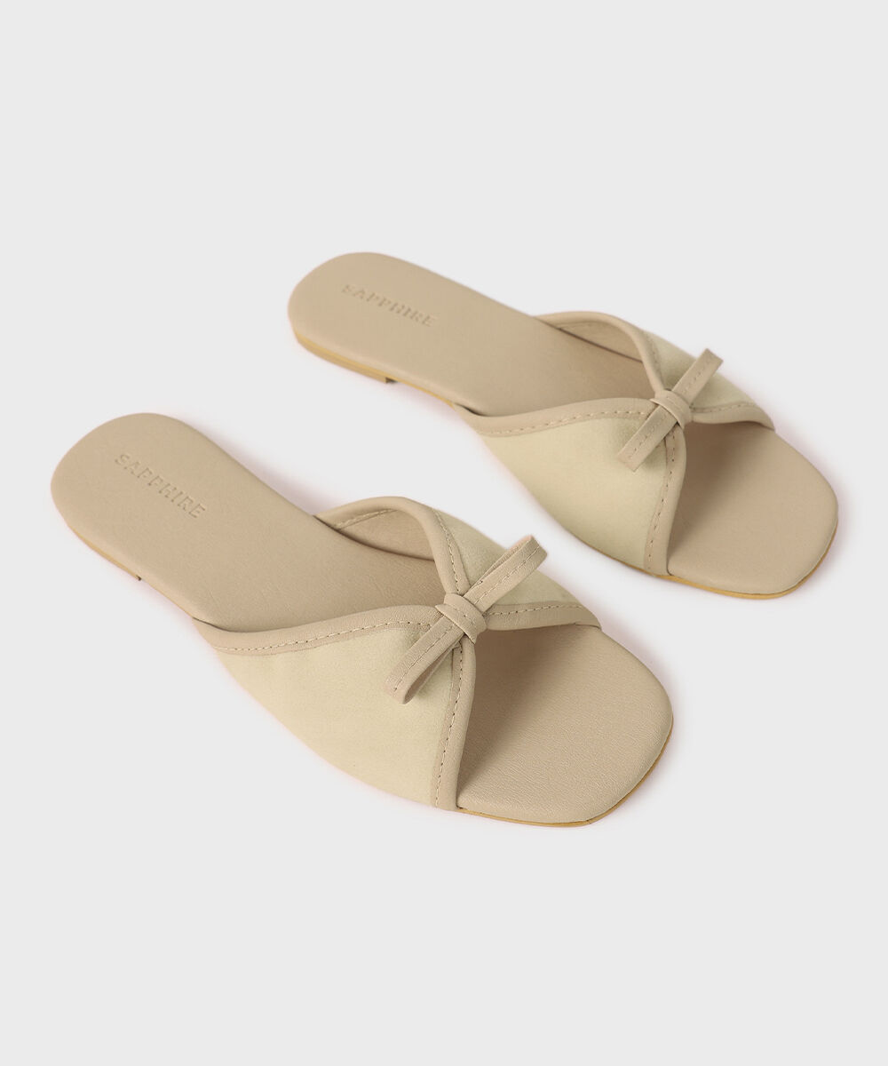 Women's Off White Flats