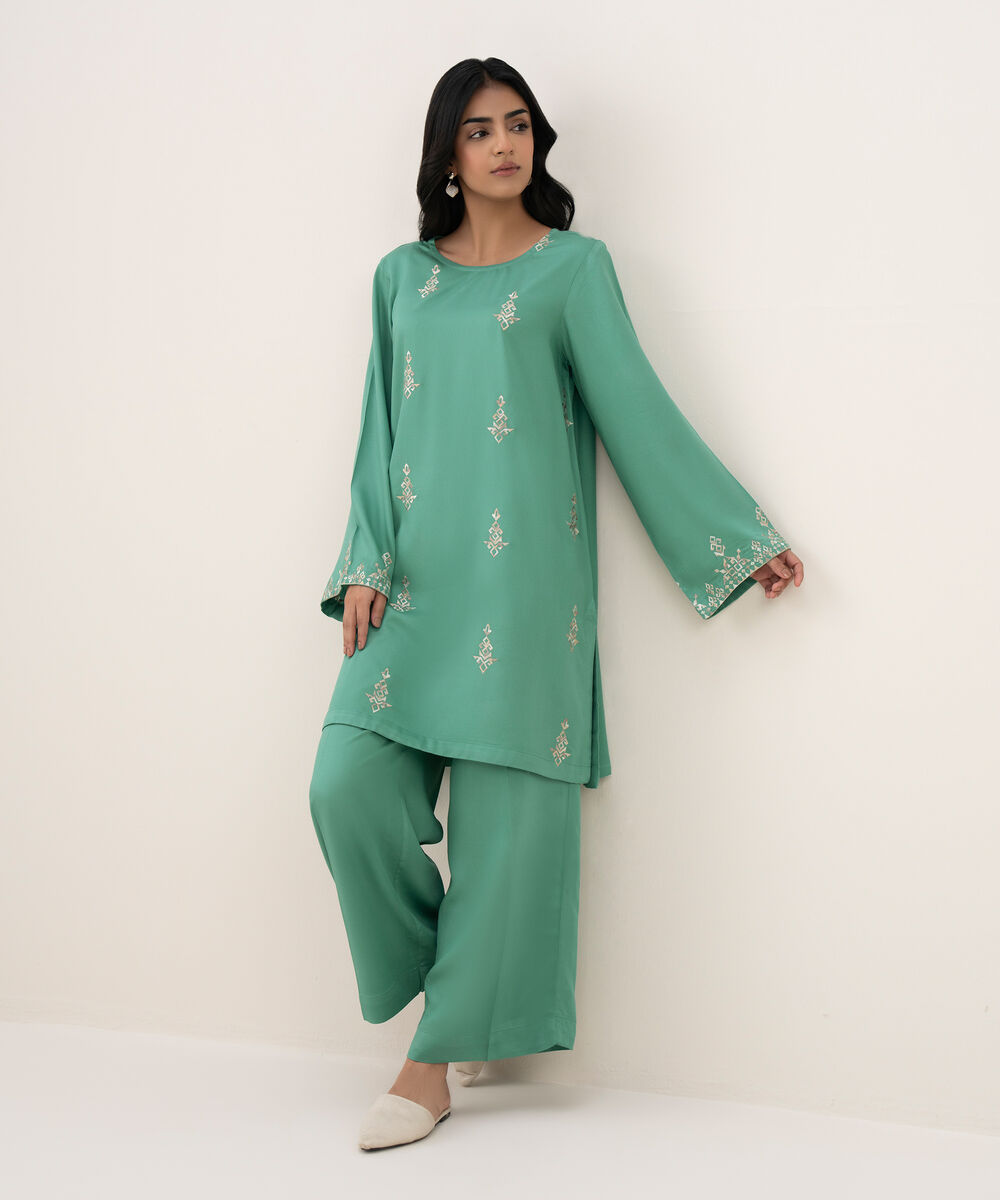 Women's RTW Bedford Embroidered Straight Blue Shirt