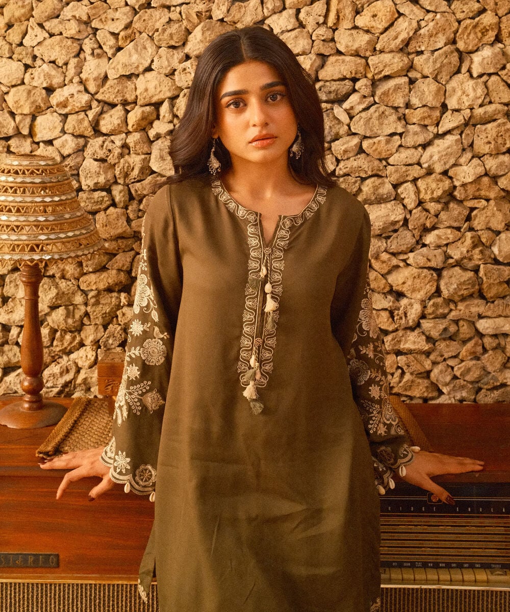 Women's RTW Bedford Solid Embroidered Green Straight Shirt