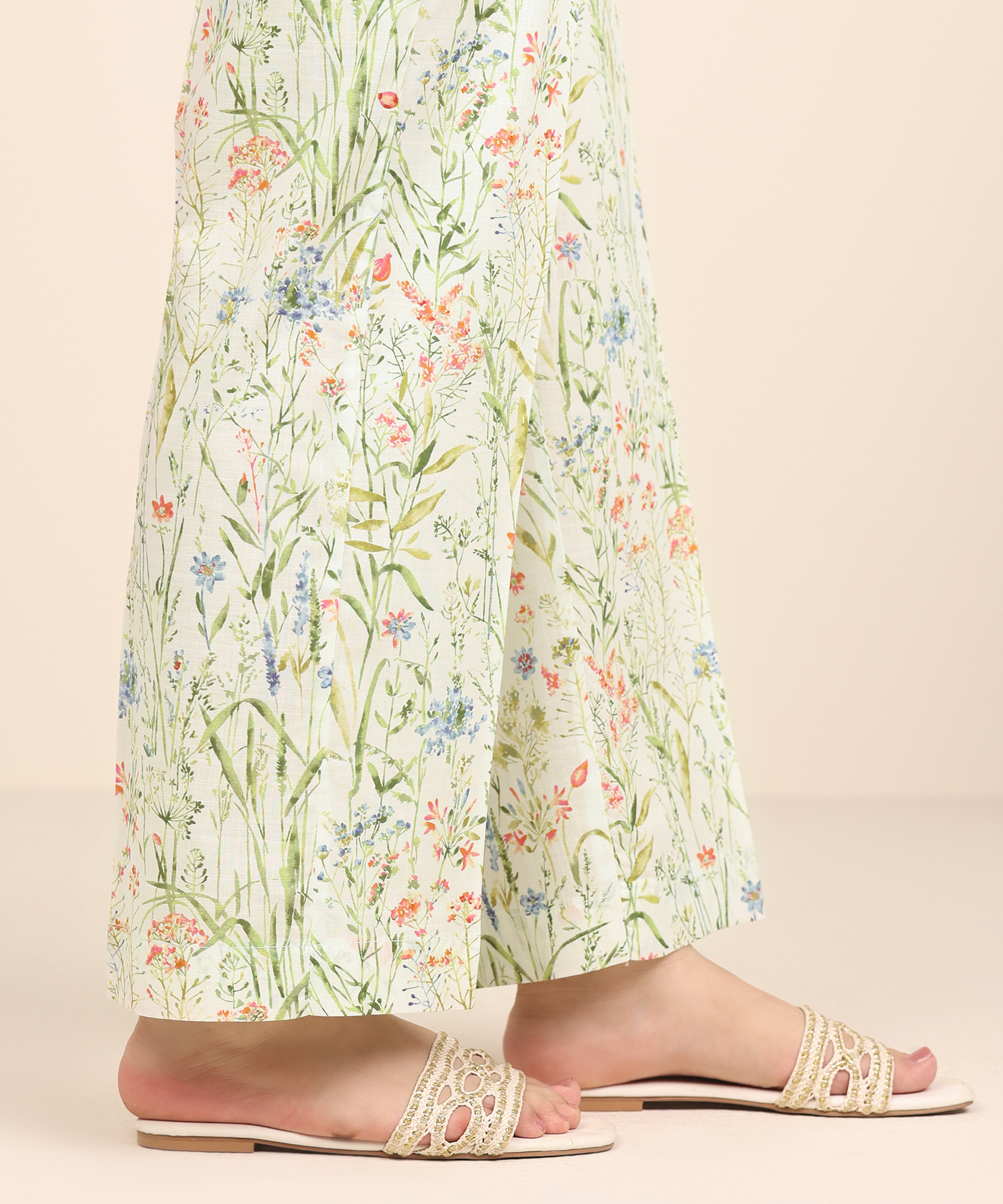 Woman’s Printed White Crosshatch Straight Pants